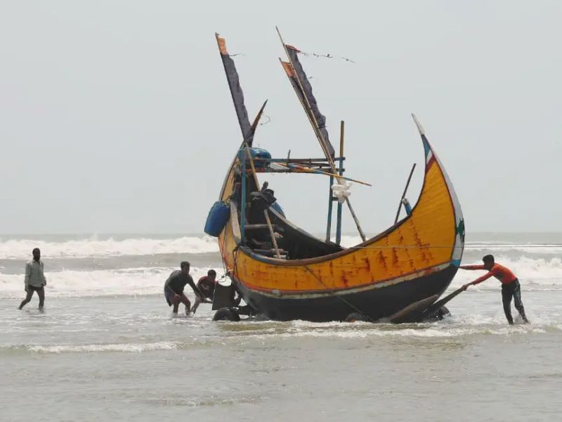 ভারতের সঙ্গে মিল রেখে মাছ ধরায় নিষেধাজ্ঞা